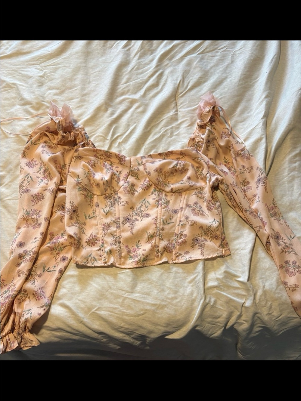 Astr Floral Puff-Sleeve Crop Top in Light Pink